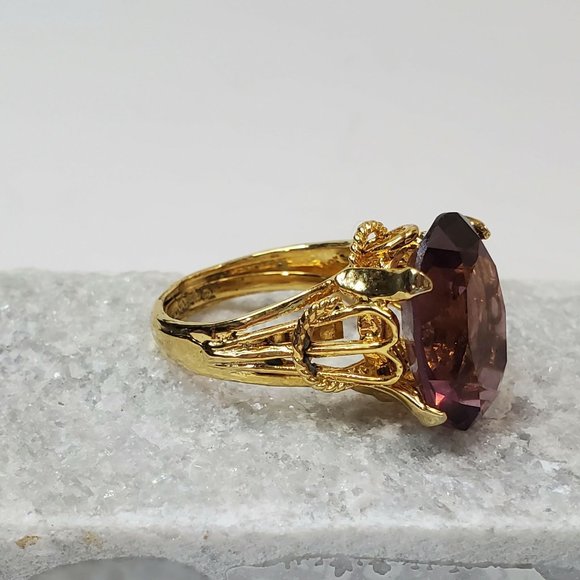 Vintage Cellini Faceted Purple Glass Gold Tone Statement Ring Size 7 - Picture 5 of 5